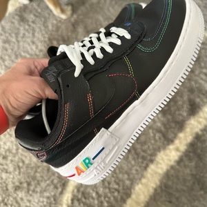 Hello! Bought these Nike Air max spring 2021.  Worn once.  Smoke free.